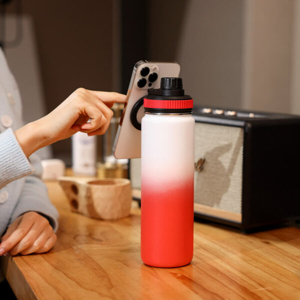 water bottle with magnetic lid